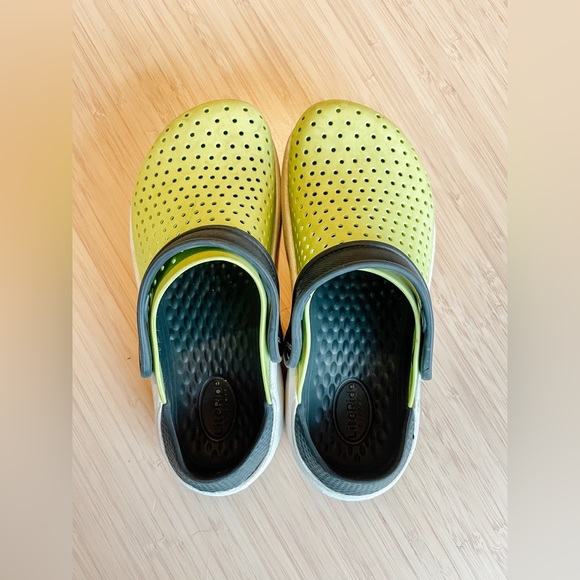 crocs | lime green slip ons - Picture 2 of 3